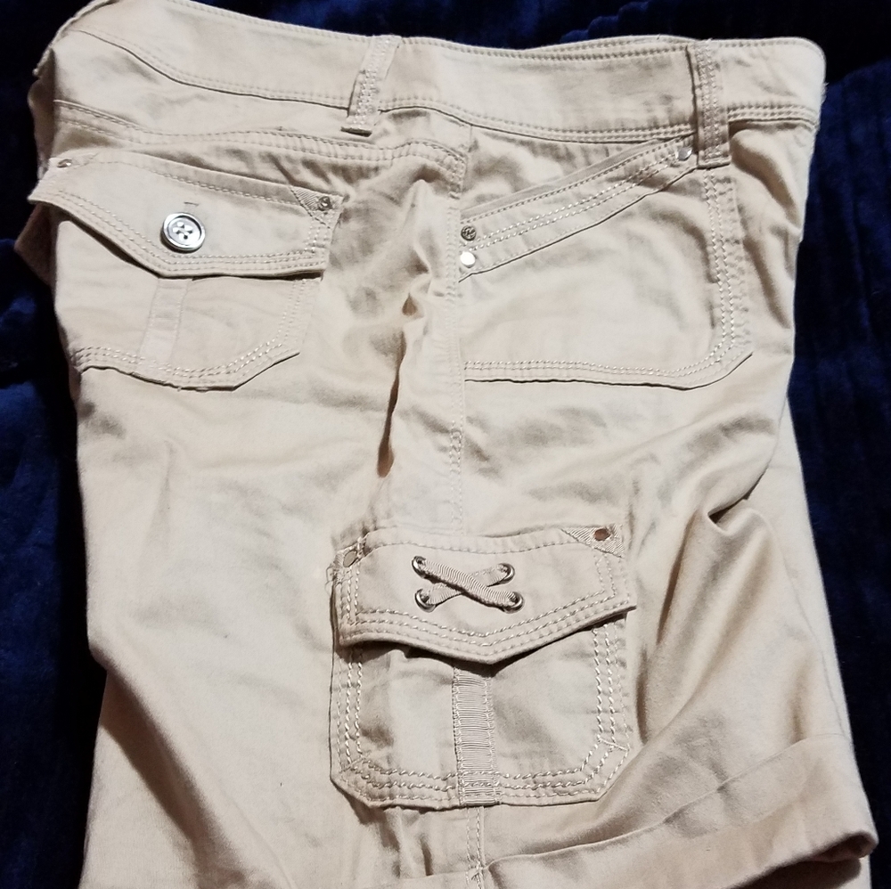 White house black market Bermuda short